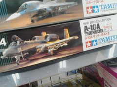電気屋さんとは思えないプラモデルのラインアップ.jpg