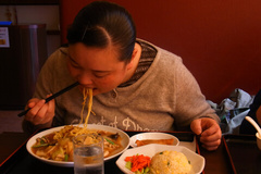 あんかけ焼きそばのセットの嫁さん.jpg