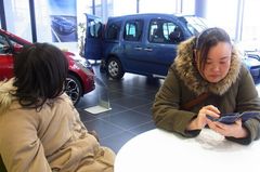 お客さんも少しずつ着だした….jpg