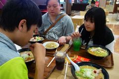 お昼はみんなでみそ源のラーメン.jpg