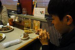 お肉食べる蒼輝.jpg