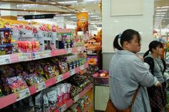 お菓子コーナーはハロウィン風に.jpg