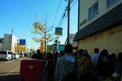 この行列は大野商店に….jpg