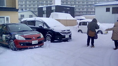 で、帰宅って、雪あるなぁ….jpg