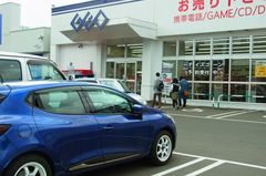まずレンタル50円デーのGEOに.jpg