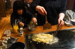 もんじゃ焼き作ってます〜.jpg