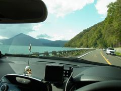 キレイな支笏湖を横目に.jpg