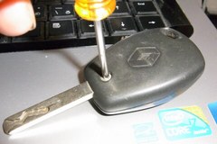 ネジ1こ外せは開けられます。.jpg