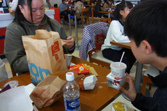 マクドとケンタのハイブリッドなお昼(笑).jpg