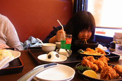 ラーメン食べる友希ちゃん.jpg