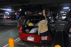 一旦荷物を車においてから….jpg