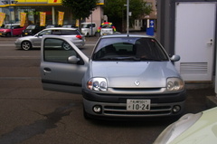 今回の代車は待望のクリオ２.jpg