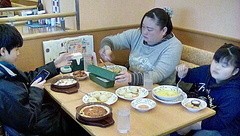 今年初のつばさっちファミリーでのサイゼリヤ.jpg