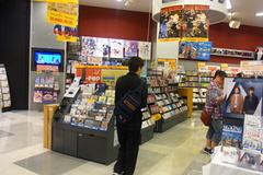 今日はファミリーでタワレコに….jpg