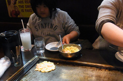 友希ちゃんは、はじめて自分で焼いてます.jpg