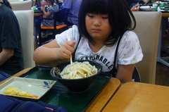 友希ちゃんは、はなまるうどん.jpg