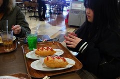 友希ちゃんはチーズハットグ2つ!?.jpg