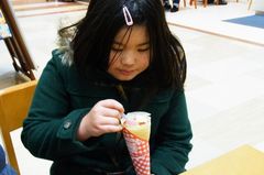 友希ちゃんは自腹でクレープ.jpg