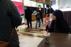 友希ちゃんソフトクリーム、嫁さんタピオカ.jpg