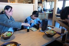 友希ちゃん以外はみんなラーメン.jpg