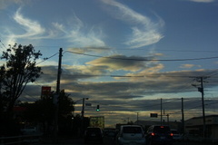 夕暮れの秋空の中かえります.jpg