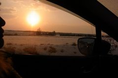 夕焼けを横目に.jpg
