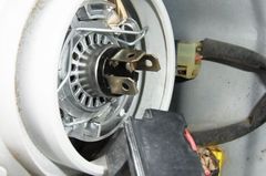 外側にロックの針金をはめます.jpg