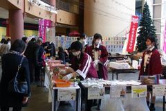 女子高生が「しゃこせんべい」売ってます.jpg