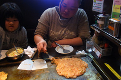 嫁さんのもんじゃは早くもできあがり.jpg