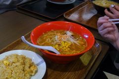 嫁さんは海老味噌ラーメンに.jpg