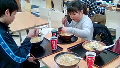 少し早いお昼ご飯は、みんな麺類(笑).jpg