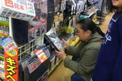 後部座席用のトレイを探し中.jpg