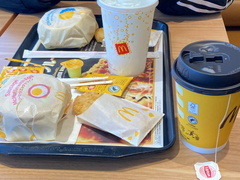 朝からお出かけだったので朝マック.jpg