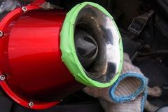 気休めでシリコンホースを挟んでテープで固定.jpg