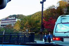 温泉街を抜けても…大渋滞….jpg