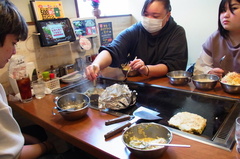 私だけお好み焼きで、あとはみんなもんじゃ….jpg