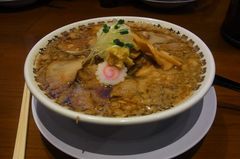 私はおすすめとあった背脂肉そば。.jpg