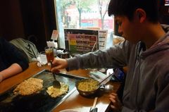 蒼輝がお好み焼きで.jpg