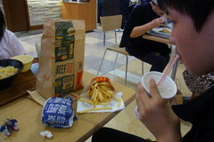 蒼輝は月見バーガーのセットです.jpg
