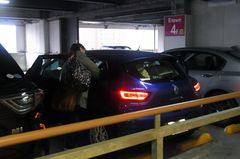 買い物も終わったので駐車場に.jpg