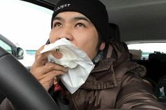 車内で肉まんを食べるつばさっち.jpg