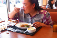 野菜カレー+ぎょうざの嫁さん.jpg