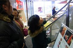 開店が待ち遠しい友希ちゃん(笑).jpg