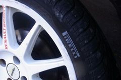 pirelliを白く….jpg